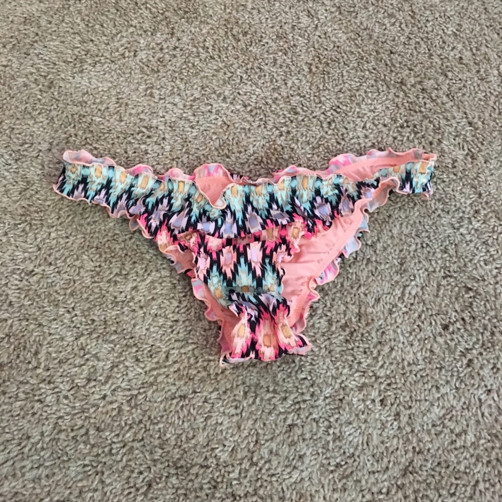 Patterned bathing suit bottoms